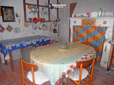 Historical building with garden for sale in Colle d'Anchise, Molise, Italy